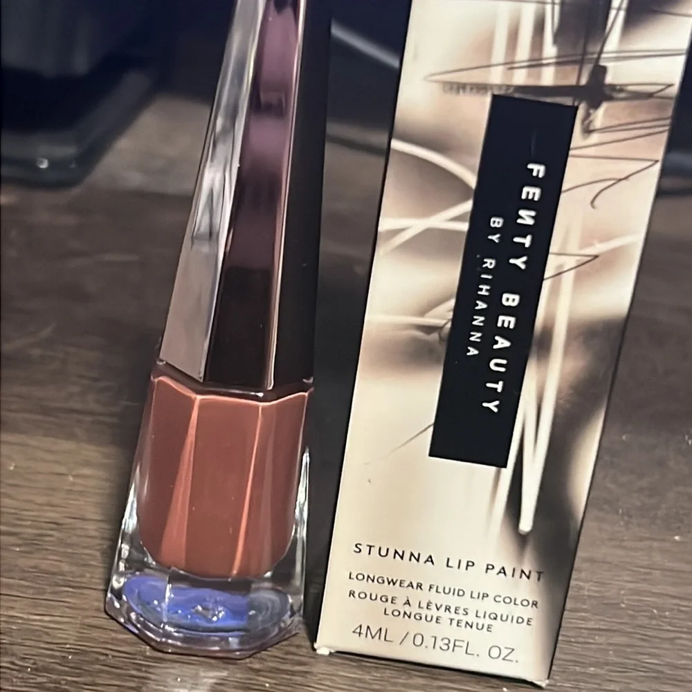 ♣️🌷Fenty Unveil Stunna Lip Paint